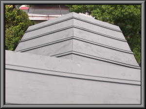 住宅/トタン屋根２階/屋根葺き替え（カバー工法）重ね張り　ガルバリウム鋼板立て平葺工事前画像.3