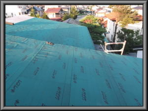 住宅/屋根葺き替え（カバー工法）重ね張り　２階屋根防水シート引き工事画像.3
