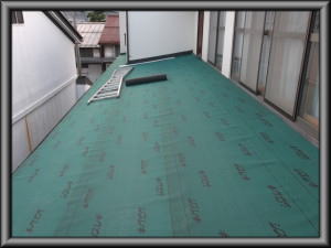 住宅/屋根葺き替え（カバー工法）重ね張り　１階屋根防水シート引き工事画像.1