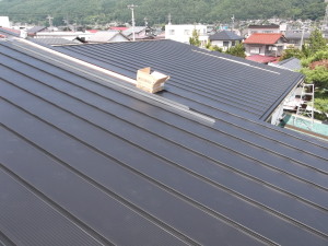 大町市の住宅/屋根葺き替え　２階ガルバリウム鋼板立て平葺を引き工事画像