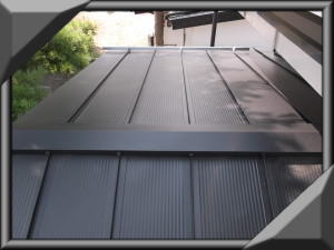 住宅/屋根葺き替え　２階小屋根ガルバリウム鋼板立て平葺棟取り付け工事画像