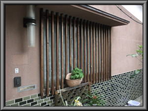 安曇野市の住宅/外壁塗装　格子塗装工事前画像