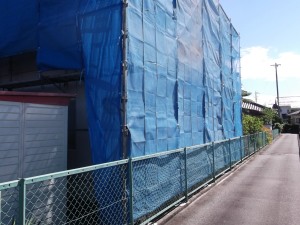 松本市の住宅/外壁塗装　メッシュ取り付け工事画像