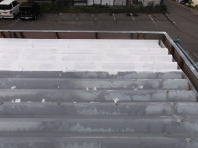 松本市の住宅/折板 屋根（遮熱）塗装 下塗り塗装 画像