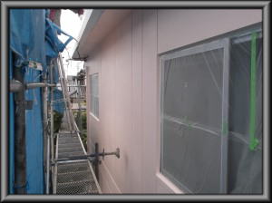 松本市の住宅/外壁塗装　上塗り2回目塗装工事画像.1