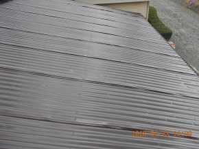 安曇野市の物置/トタン 屋根塗装 上塗り2回目塗装 画像.1