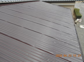安曇野市の物置/トタン屋根塗装　雨樋塗装　鉄骨塗装 完成画像