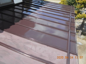 安曇野市の住宅/トタン屋根塗装　上塗り1回目塗装 画像