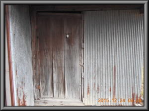 安曇野市の物置/入口ドア新設/入口柱交換工事前画像.1