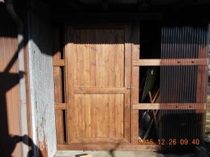  安曇野市の物置/入口柱入れ替え ドア取り付け塗装/タキロン張り工事画像          
