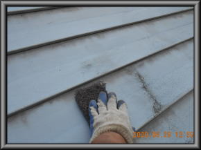安曇野市の住宅/屋根塗装　ケレン工事工事画像