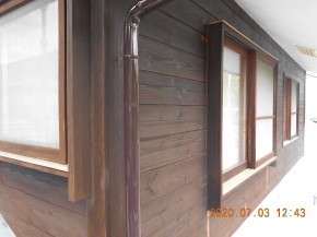 長野県 安曇野市の住宅/外壁木板塗装　軒天（漆喰）塗装 雨樋塗装工事 前・完成