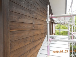 長野県安曇野市の住宅/外壁木板塗装　下塗り塗装 画像.1