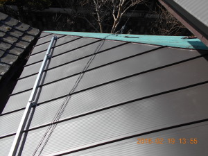 安曇野市の住宅/セメント瓦屋根　ガルバリウム鋼板立平葺き工事画像