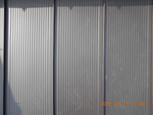 安曇野市の住宅/セメント瓦屋根葺き替え　ガルバリウム鋼板立平葺き工事南側完成画像.1