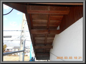 安曇野市の住宅/外壁塗装　木部 軒天塗装工事前.2画像