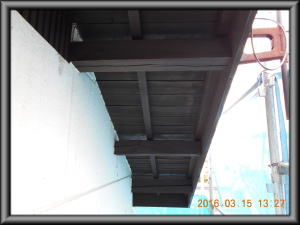 安曇野市の住宅/外壁塗装　木部軒天2回目の塗装工事画像.1