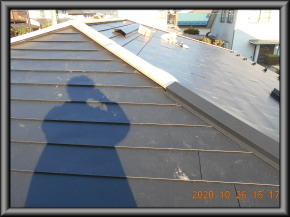 長野県安曇野市の住宅/屋根葺き替え（カバー工法）棟 取り付け工事 画像