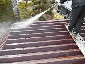 安曇野市の物置/折板 屋根塗装　高圧洗浄工事画像