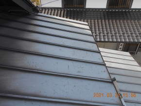 工事情報 長野県松川村の物置/トタン屋根塗装・雨樋塗装 前・完成画像