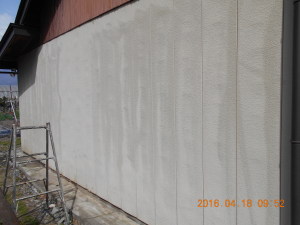 安曇野市の外壁サイディン塗装　軒天木部塗装工事前画像.3