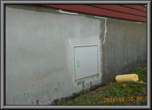 安曇野市の住宅/外壁木板塗装　ひび割れ補修工事前画像