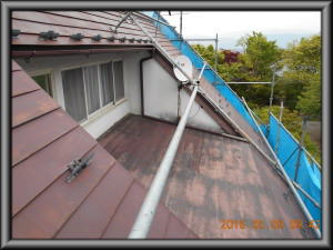 安曇野市の2Fトタン屋根塗装工事前画像