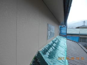 長野県 安曇野市の住宅/2F 外壁塗装 中塗り塗装工事 画像.1