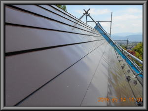 安曇野市の住宅/トタン屋根塗装　1回目の塗装工事画像