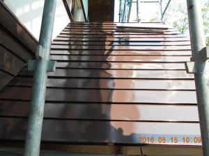 安曇野市の住宅/1F.トタン屋根塗装工事画像