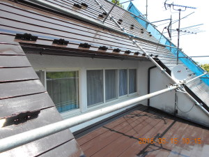 安曇野市の住宅/トタン屋根塗装　雨樋塗装工事画像