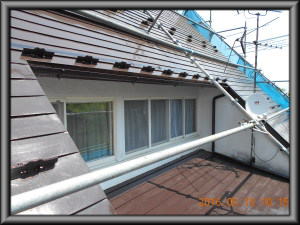 安曇野市の住宅/トタン屋根塗装　雨樋塗装工事画像