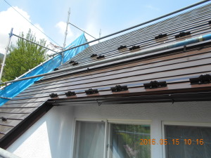 安曇野市の住宅/トタン屋根塗装　雨樋塗装工事画像.1