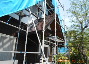 安曇野市の住宅/1F.トタン屋根塗装　破風塗装工事画像.1