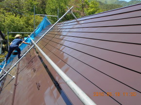安曇野市の住宅/トタン屋根塗装　上塗り塗装工事画像