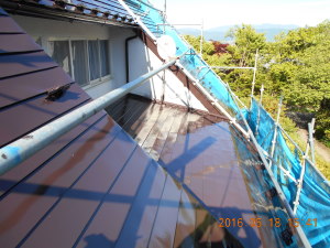 安曇野市のトタン屋根塗装工事完成画像.3