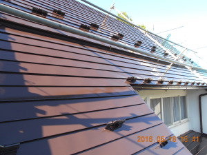 安曇野市の住宅/トタン屋根塗装　上塗り塗装工事画像.1