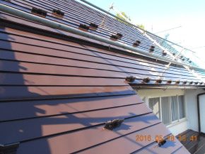 安曇野市の住宅/屋根塗装　上塗り2回目の塗装工事画像