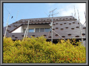 安曇野市の住宅/トタン屋根塗装　仮設足場撤去工事画像.1