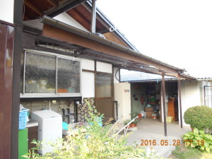 安曇野市の住宅/破風板取り付け　雨樋交換工事前画像