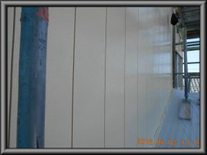 安曇野市の倉庫/外壁サイディング塗装　上塗り1回目塗装工事画像