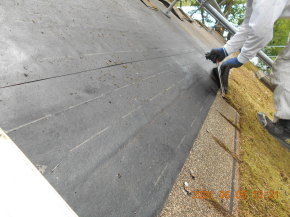 長野県安住野市の住宅/ 洋瓦 屋根葺き替え 屋根材撤去工事 画像