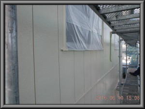 安曇野市の倉庫/外壁サイディング塗装　上塗り2回目塗装工事画像.1