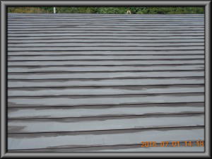 安曇野市の住宅/屋根塗装　ガルバリウム専用下塗り櫨（溝）塗装工事画像