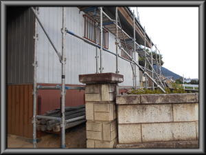 安曇野市の物置/雨樋交換　仮設足場設置工事画像