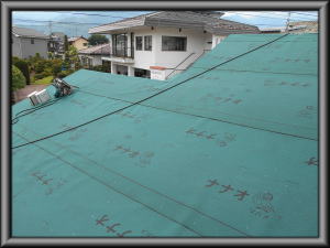 大町市の住宅/屋根葺き替え　（カバー工法）　防水シート張り工事画像
