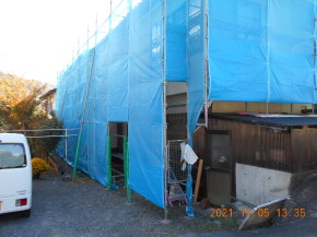 安曇野市 明科の住宅/外壁塗装 メッシュ設置工事 画像