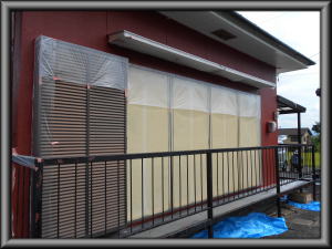 安曇野市の住宅/外壁塗装　雨戸塗装工事前画像