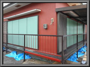 安曇野市の住宅/外壁塗装　雨戸塗装工事画像