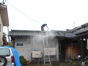 安曇野市の物置/セメント瓦屋根塗装　高圧洗浄工事画像